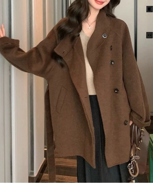 &soiree(アンドソワレ)の「スタンドカラールーズシルエットコート(その他アウター・レディース・ブラウン・SMALL/MEDIUM)」の4枚目の写真