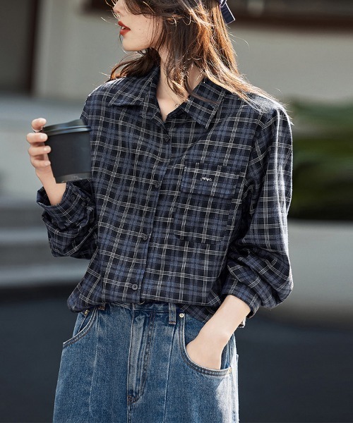 ReRe（リリ）の「チェック柄ゆったり長袖シャツ（シャツ/ブラウス・レディース・ネイビー/ダークブラウン・MEDIUM/X-LARGE/LARGE）」の3枚目の写真