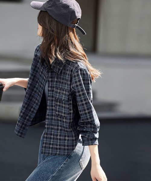 ReRe（リリ）の「チェック柄ゆったり長袖シャツ（シャツ/ブラウス・レディース・ネイビー/ダークブラウン・MEDIUM/X-LARGE/LARGE）」の4枚目の写真