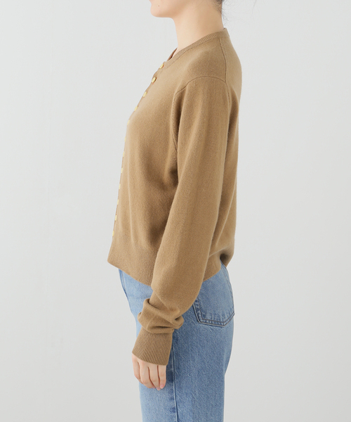 journal standard L'essage（ジャーナルスタンダードレサージュ）の「INSCRIRE/アンスクリア Tight Fit Cardigan カーディガン（ニット/セーター・レディース・キャメル/レッド・FREE）」の3枚目の写真