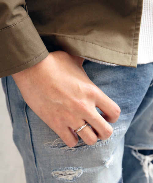 SunKu(サンク)の「TRIANGLE RING(トライアングル リング)(リング・メンズ・シルバー・16号/18号)」の2枚目の写真