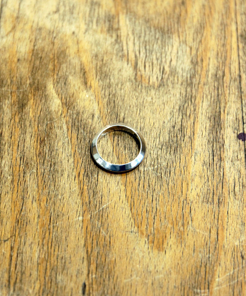 SunKu(サンク)の「TRIANGLE RING(トライアングル リング)(リング・メンズ・シルバー・16号/18号)」の3枚目の写真
