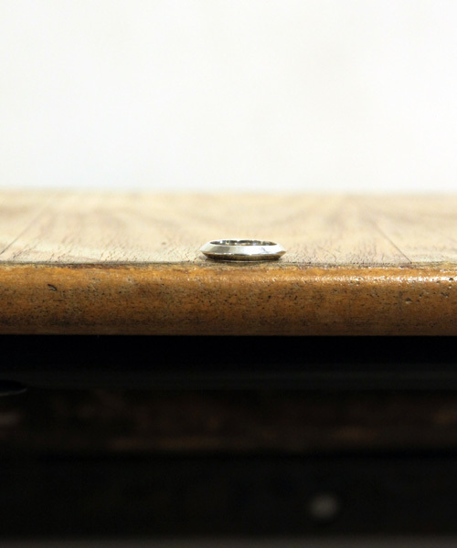 SunKu(サンク)の「TRIANGLE RING(トライアングル リング)(リング・メンズ・シルバー・16号/18号)」の4枚目の写真