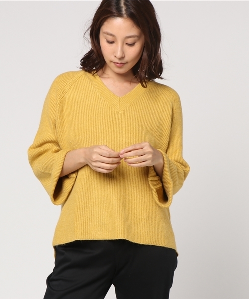 panasea（パナシア）の「Vネックフレアベルスリーブニットプルオーバー（ニット/セーター・レディース・オフホワイト/モカ/イエロー/ブラック・FREE）」の4枚目の写真
