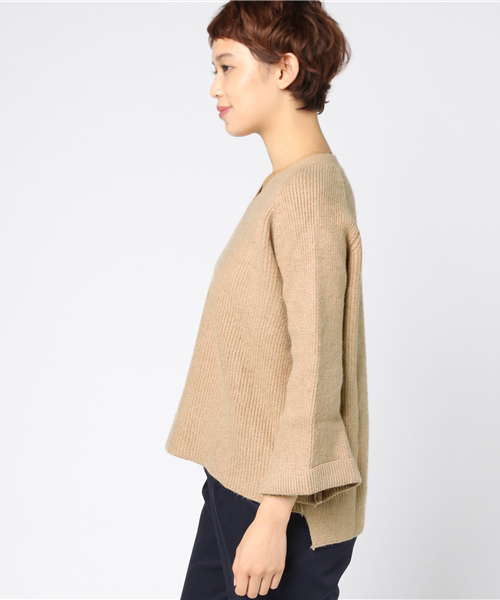 panasea（パナシア）の「Vネックフレアベルスリーブニットプルオーバー（ニット/セーター・レディース・オフホワイト/モカ/イエロー/ブラック・FREE）」の9枚目の写真