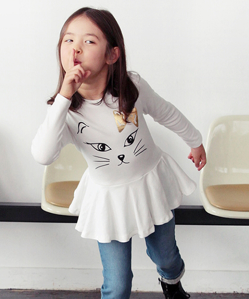 Rora（ローラ）の「Rora キャティア 裾フレアロンTシャツ(2color）（Tシャツ/カットソー・キッズ・ブラック/ホワイト・110cm/120cm/90㎝/100cm/130cm/140cm）」の3枚目の写真