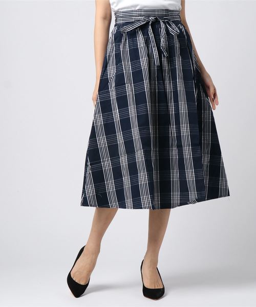 earth music&ecology（アースミュージックアンドエコロジー）の「・Vカーブウエストギャザースカート ●（スカート・レディース・ベージュ系その他4/イエロー/レッド/グリーン/ベージュ/ブルー系その他5・FREE）」の4枚目の写真