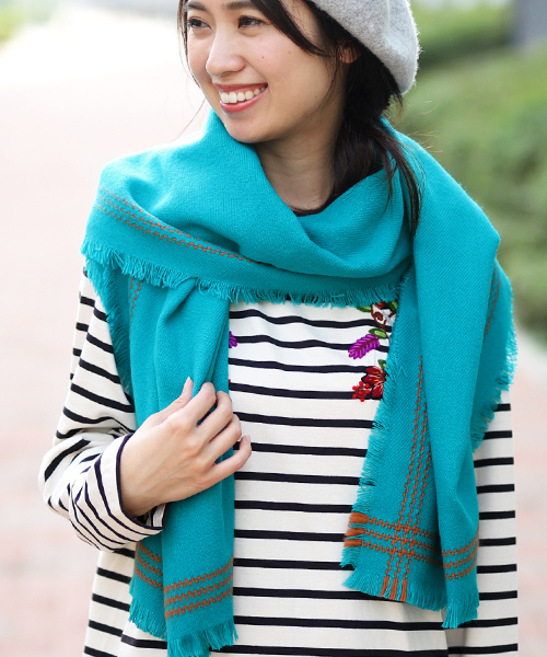 チチカカ(チチカカ)の「ライン入り無地ストール(ストール/ショール・レディース・グレー/ターコイズブルー/チャコールグレー・FREE)」の3枚目の写真