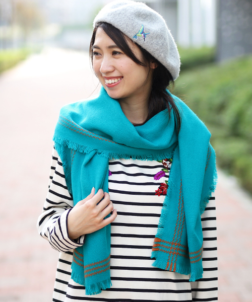 チチカカ(チチカカ)の「ライン入り無地ストール(ストール/ショール・レディース・グレー/ターコイズブルー/チャコールグレー・FREE)」の7枚目の写真