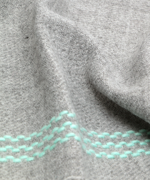 チチカカ(チチカカ)の「ライン入り無地ストール(ストール/ショール・レディース・グレー/ターコイズブルー/チャコールグレー・FREE)」の12枚目の写真