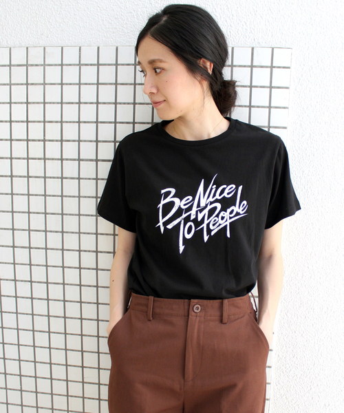 ottilie(オティーリエ)の「Be Nice To Peaple プリントTシャツ(Tシャツ/カットソー・レディース・オフホワイト/ブラック/チャコールグレー・FREE)」の2枚目の写真