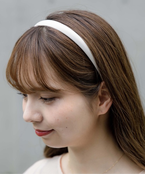 flower(フラワー)の「シルキーヘアバンド(カチューシャ・レディース・ブラック/ブラウン/シルバー/アイボリー/ピンク・FREE)」の7枚目の写真
