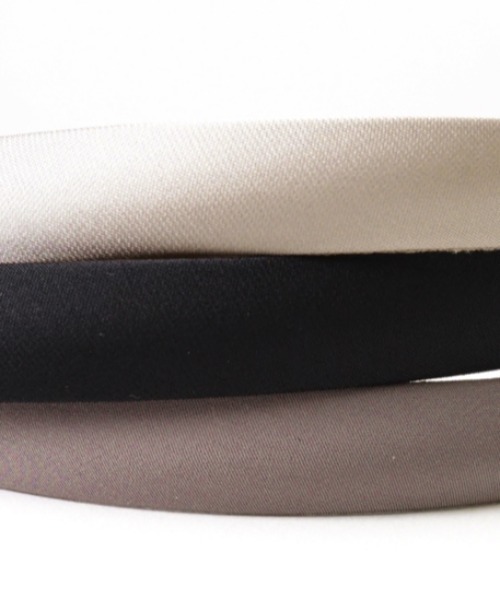 flower(フラワー)の「シルキーヘアバンド(カチューシャ・レディース・ブラック/ブラウン/シルバー/アイボリー/ピンク・FREE)」の16枚目の写真