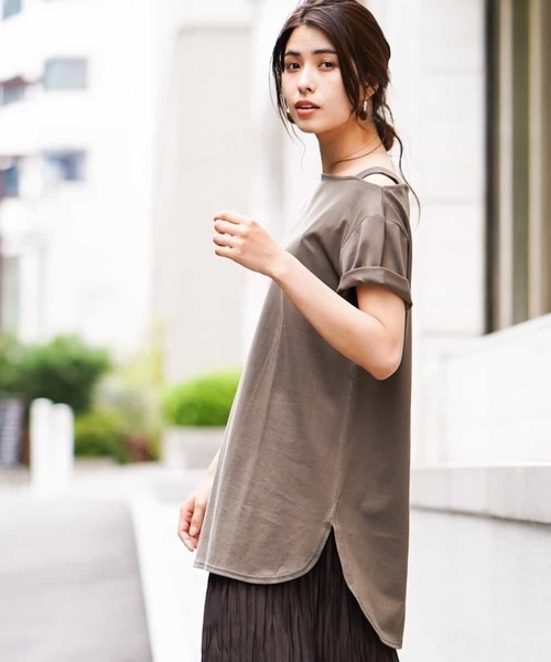 a.v.v（アーヴェヴェ）の「ワンショルチュニックカットソー（Tシャツ/カットソー・レディース・ブラック/ベージュ/カーキ・40/38/42/36/34）」の3枚目の写真