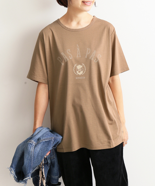 IENA（イエナ）の「college ロゴTシャツ◆（Tシャツ/カットソー・レディース・ホワイト/チャコールグレー/キャメル・FREE）」の3枚目の写真