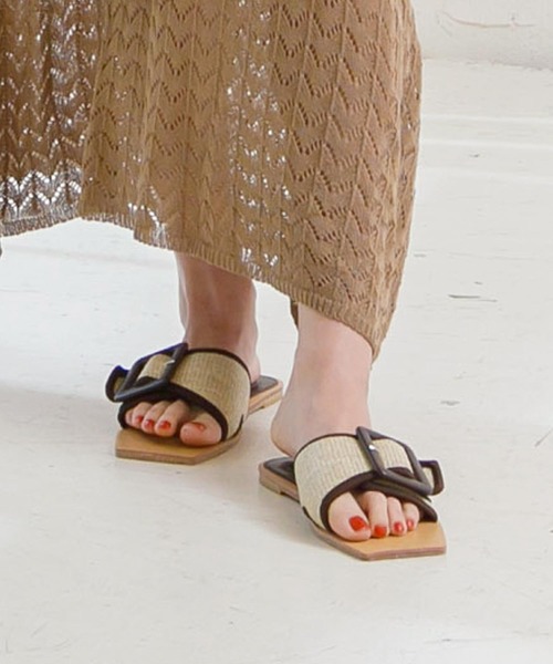 KOBE LETTUCE（コウベレタス）の「スクエアトゥBIGバックルワンベルトサンダル（サンダル・レディース・ブラック/ゴールド/その他/キャメル/ライトベージュ/パイソン・S/M/L）」の9枚目の写真