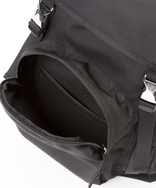 BEAUTY&YOUTH UNITED ARROWS（ビューティーアンドユースユナイテッドアローズ）の「BY ∴ ダブル フラップ ディパック/リュック §◆（バックパック/リュック・メンズ・ブラック/オリーブ/ネイビー・ﾌﾘ-）」の9枚目の写真