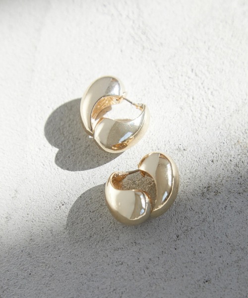 CRAFT STANDARD BOUTIQUE（クラフトスタンダードブティック）の「ボリュームキャッチピアス　＊（ピアス（両耳用）・レディース・シルバー/ゴールド・FREE）」の2枚目の写真