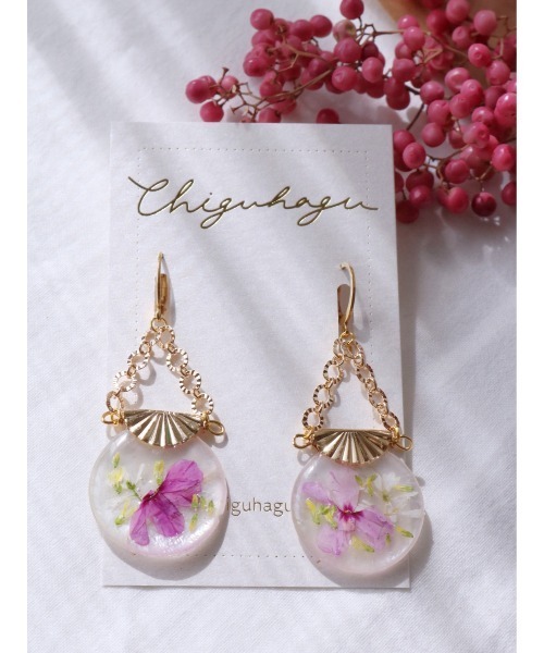 tone(トーン)の「【chiguhagu】ゆれるお花ピアス (MA)(ピアス(両耳用)・レディース・ピンク・FREE)」の4枚目の写真