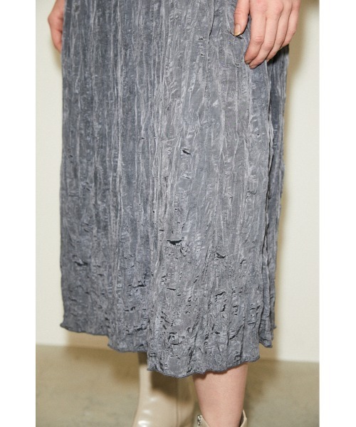 THROW by SLY（スローバイスライ）の「THROW BACK OPEN WRINKLE DRESS バックオープン ドレス（ワンピース・レディース・ベージュ/グレー・1/2）」の6枚目の写真