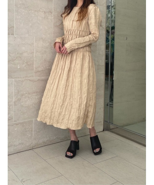 THROW by SLY（スローバイスライ）の「THROW BACK OPEN WRINKLE DRESS バックオープン ドレス（ワンピース・レディース・ベージュ/グレー・1/2）」の17枚目の写真