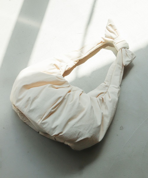 Birthday room(バースデイルーム)の「リボン結びムーンハンドバッグ(ハンドバッグ・レディース・ホワイト/ブラック/イエロー・FREE)」の2枚目の写真