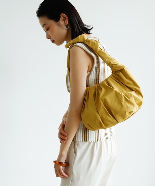 Birthday room(バースデイルーム)の「リボン結びムーンハンドバッグ(ハンドバッグ・レディース・ホワイト/ブラック/イエロー・FREE)」の3枚目の写真