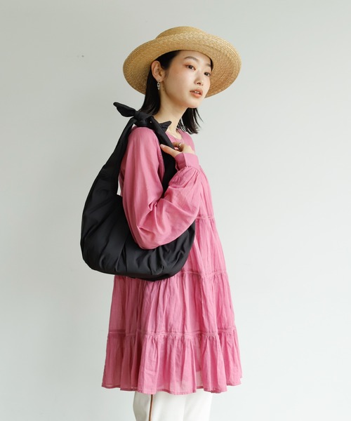 Birthday room(バースデイルーム)の「リボン結びムーンハンドバッグ(ハンドバッグ・レディース・ホワイト/ブラック/イエロー・FREE)」の6枚目の写真