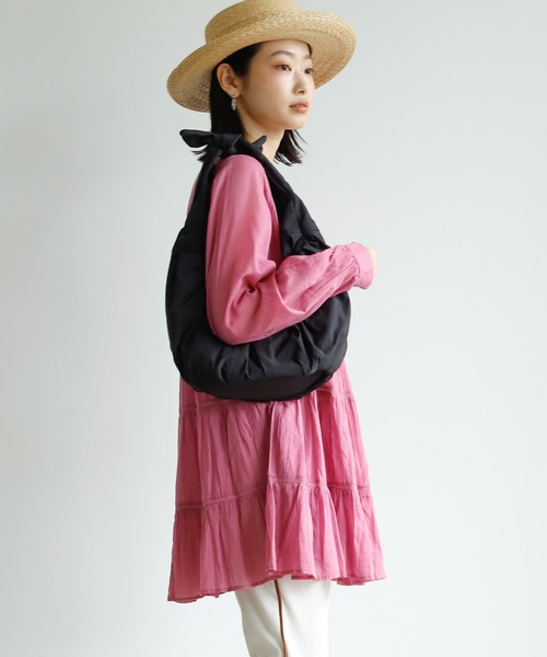 Birthday room(バースデイルーム)の「リボン結びムーンハンドバッグ(ハンドバッグ・レディース・ホワイト/ブラック/イエロー・FREE)」の7枚目の写真