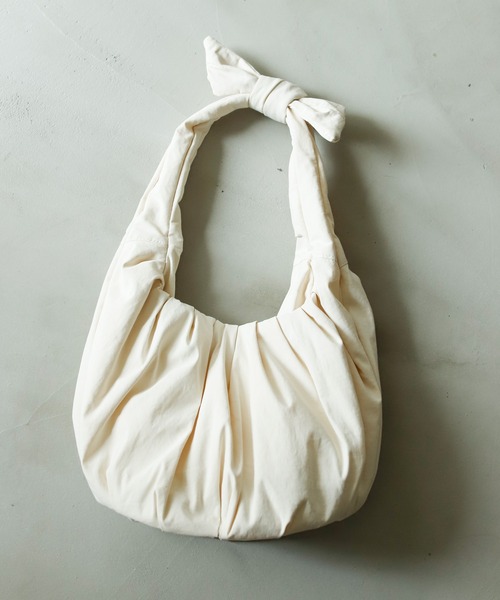 Birthday room(バースデイルーム)の「リボン結びムーンハンドバッグ(ハンドバッグ・レディース・ホワイト/ブラック/イエロー・FREE)」の14枚目の写真