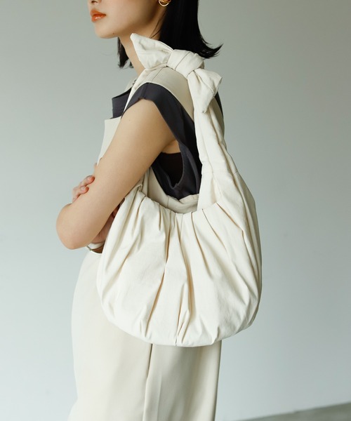 Birthday room(バースデイルーム)の「リボン結びムーンハンドバッグ(ハンドバッグ・レディース・ホワイト/ブラック/イエロー・FREE)」の17枚目の写真