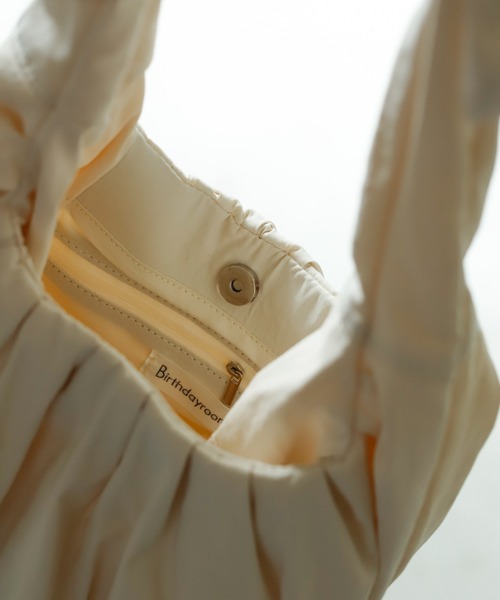 Birthday room(バースデイルーム)の「リボン結びムーンハンドバッグ(ハンドバッグ・レディース・ホワイト/ブラック/イエロー・FREE)」の16枚目の写真