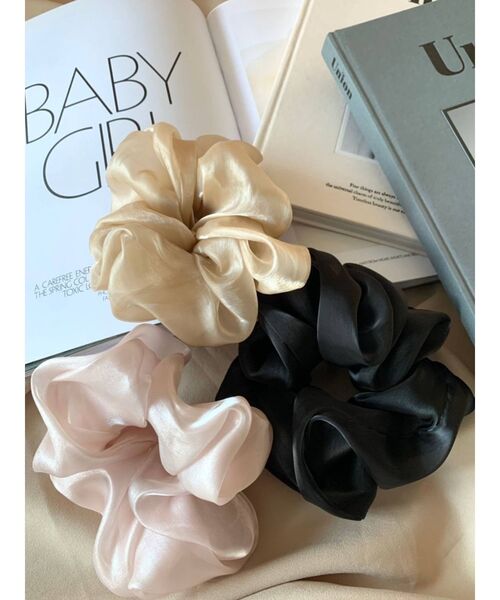 RESEXXY（リゼクシー）の「シャイニーボリュームシュシュ（シュシュ・レディース・ブラック/ベージュ/ピンク・FREE）」の20枚目の写真