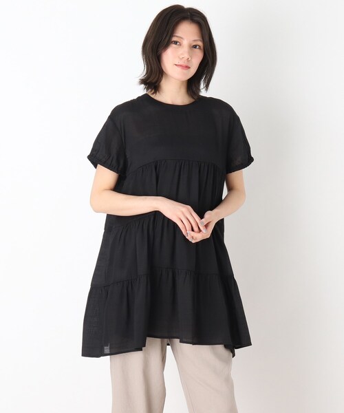 SHOO・LA・RUE（シューラルー）の「◆フリルティアードブラウス（シャツ/ブラウス・レディース・オフホワイト/ブラック/ライトブルー・02/03/04）」の2枚目の写真