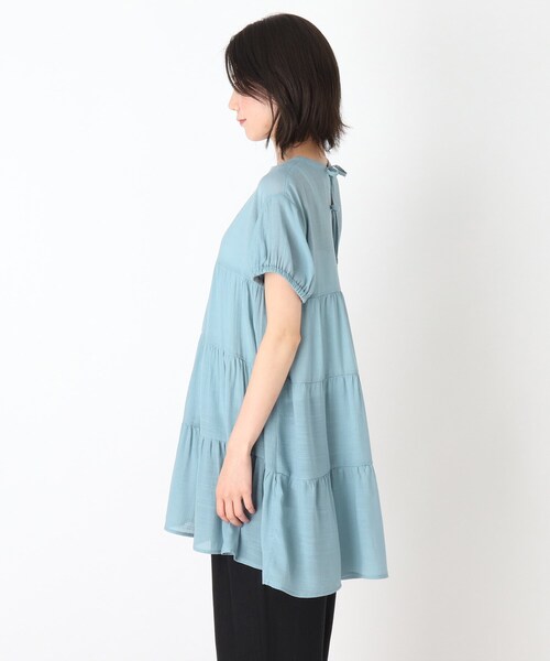 SHOO・LA・RUE（シューラルー）の「◆フリルティアードブラウス（シャツ/ブラウス・レディース・オフホワイト/ブラック/ライトブルー・02/03/04）」の5枚目の写真