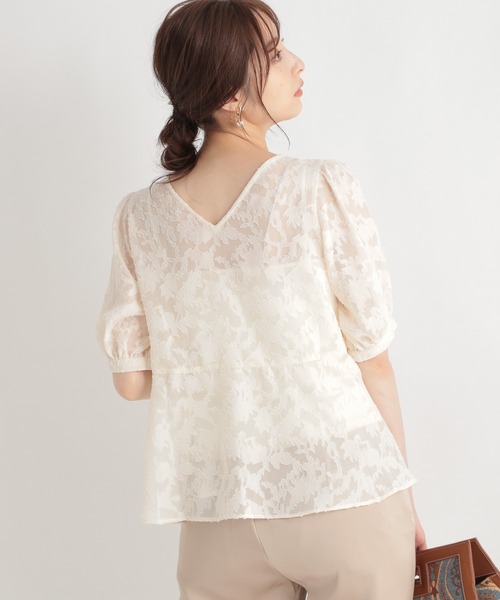 Andemiu（アンデミュウ）の「フラワージャガードブラウス958874（シャツ/ブラウス・レディース・ピンク/オフホワイト/ブラック・FREE）」の2枚目の写真