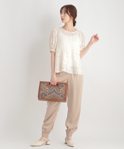 Andemiu（アンデミュウ）の「フラワージャガードブラウス958874（シャツ/ブラウス・レディース・ピンク/オフホワイト/ブラック・FREE）」の7枚目の写真