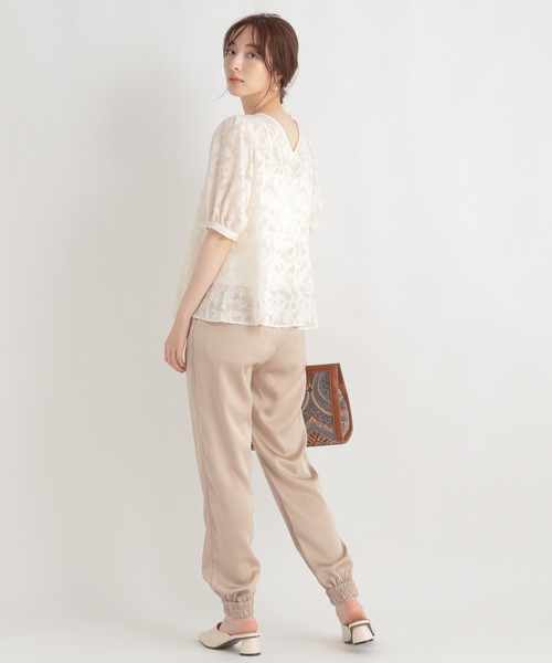 Andemiu（アンデミュウ）の「フラワージャガードブラウス958874（シャツ/ブラウス・レディース・ピンク/オフホワイト/ブラック・FREE）」の14枚目の写真