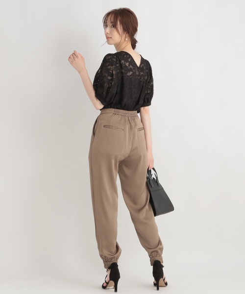 Andemiu（アンデミュウ）の「フラワージャガードブラウス958874（シャツ/ブラウス・レディース・ピンク/オフホワイト/ブラック・FREE）」の5枚目の写真