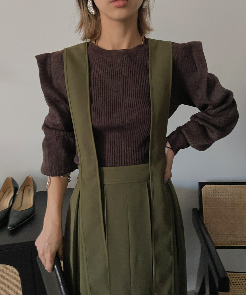 Ameri（アメリ）の「SHOULDER TUCK SHEER KNIT（ニット/セーター・レディース・パープル/ブラウン/オレンジ・FREE）」の2枚目の写真