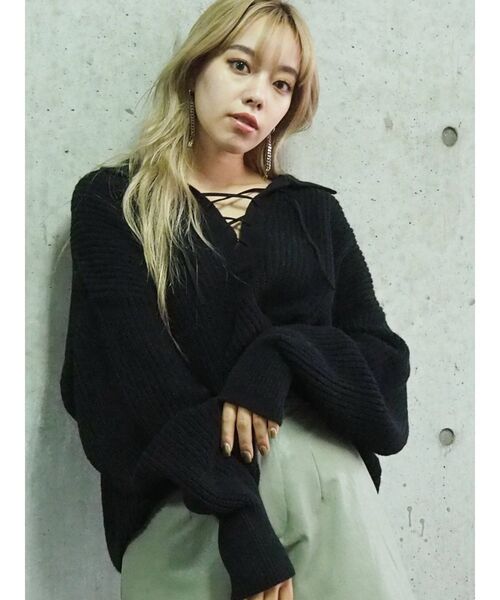 EVRIS（エヴリス）の「レースアップオープンカラーニット（ニット/セーター・レディース・ブラック/ベージュ/アイボリー・FREE）」の3枚目の写真