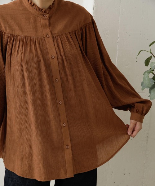 URBAN RESEARCH DOORS（アーバンリサーチドアーズ）の「切り替えギャザーブラウス（シャツ/ブラウス・レディース・ブラック系その他/キャメル/カーキ・ONE）」の4枚目の写真