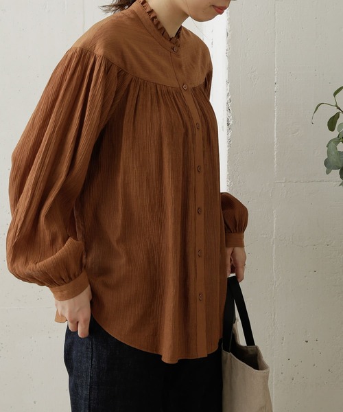 URBAN RESEARCH DOORS（アーバンリサーチドアーズ）の「切り替えギャザーブラウス（シャツ/ブラウス・レディース・ブラック系その他/キャメル/カーキ・ONE）」の6枚目の写真