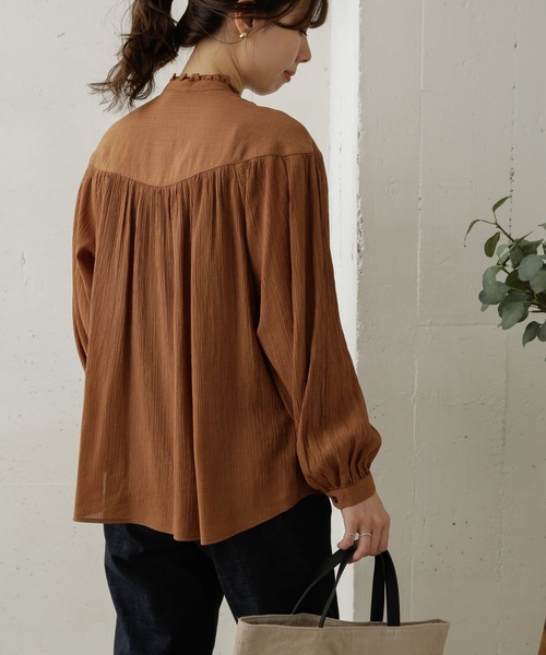 URBAN RESEARCH DOORS（アーバンリサーチドアーズ）の「切り替えギャザーブラウス（シャツ/ブラウス・レディース・ブラック系その他/キャメル/カーキ・ONE）」の8枚目の写真