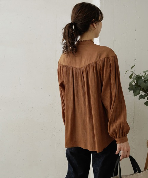 URBAN RESEARCH DOORS（アーバンリサーチドアーズ）の「切り替えギャザーブラウス（シャツ/ブラウス・レディース・ブラック系その他/キャメル/カーキ・ONE）」の10枚目の写真