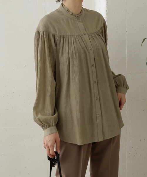 URBAN RESEARCH DOORS（アーバンリサーチドアーズ）の「切り替えギャザーブラウス（シャツ/ブラウス・レディース・ブラック系その他/キャメル/カーキ・ONE）」の16枚目の写真