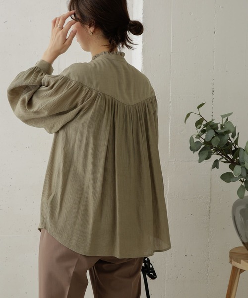 URBAN RESEARCH DOORS（アーバンリサーチドアーズ）の「切り替えギャザーブラウス（シャツ/ブラウス・レディース・ブラック系その他/キャメル/カーキ・ONE）」の18枚目の写真