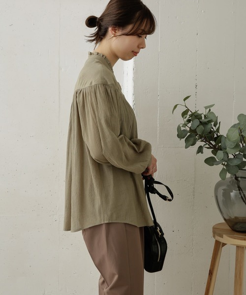 URBAN RESEARCH DOORS（アーバンリサーチドアーズ）の「切り替えギャザーブラウス（シャツ/ブラウス・レディース・ブラック系その他/キャメル/カーキ・ONE）」の19枚目の写真