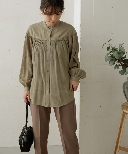 URBAN RESEARCH DOORS（アーバンリサーチドアーズ）の「切り替えギャザーブラウス（シャツ/ブラウス・レディース・ブラック系その他/キャメル/カーキ・ONE）」の20枚目の写真