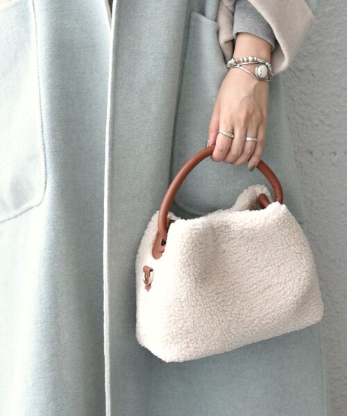 SHIPS any(シップス エニィ)の「SHIPS any: フェイク ボア 2WAY ショルダー◇(ショルダーバッグ・レディース・ホワイト/ライトブルー・ONE SIZE)」の8枚目の写真